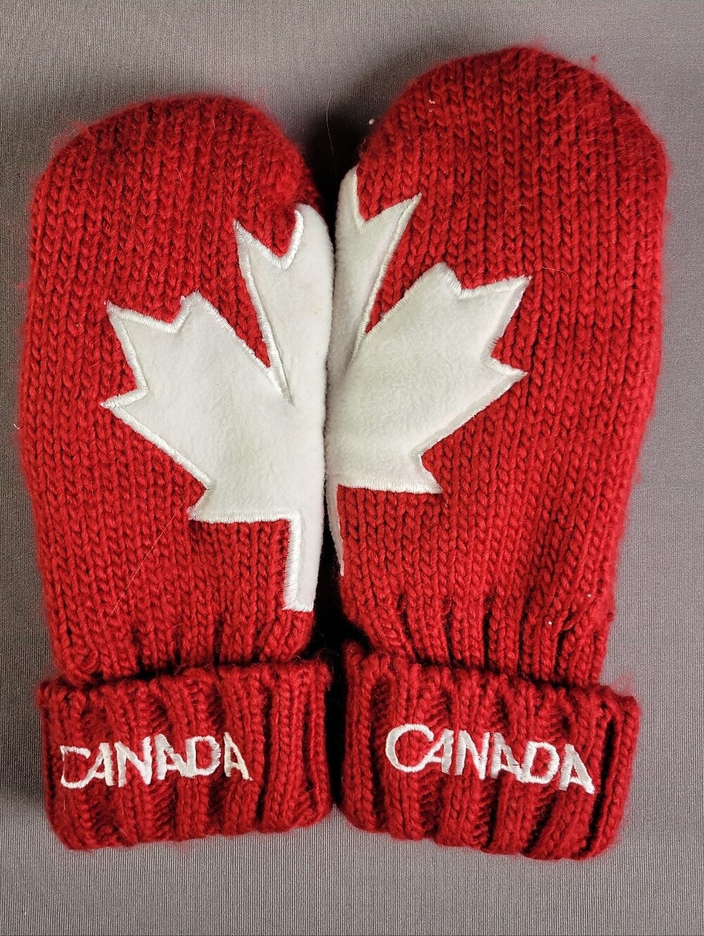 2010 Hudson Bay Canada Red Knit Mittens with White Maple Leaf Olymic Teamu